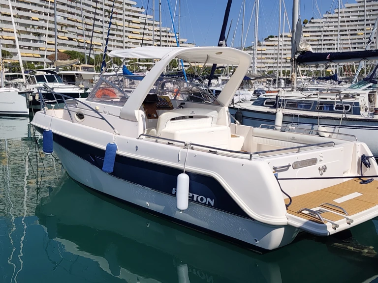 Charter a Faeton Faeton 780 Sport in Villeneuve-Loubet on Samboat