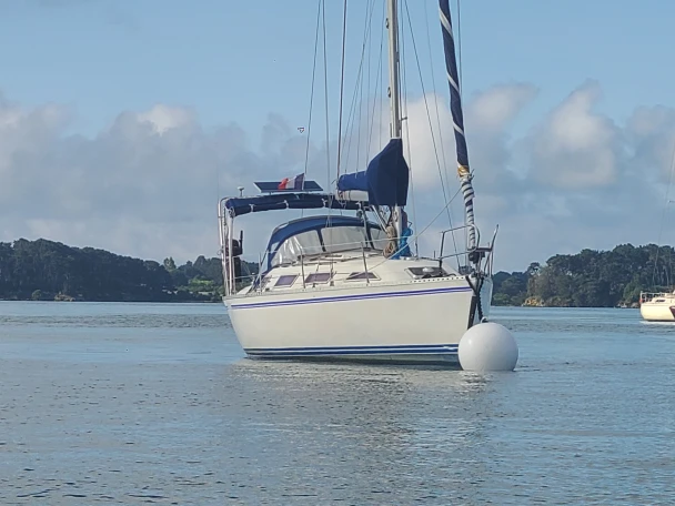 Sailboat to hire Larmor-Baden at the best price