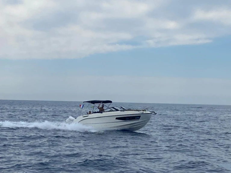 Motorboat to hire Hyères at the best price