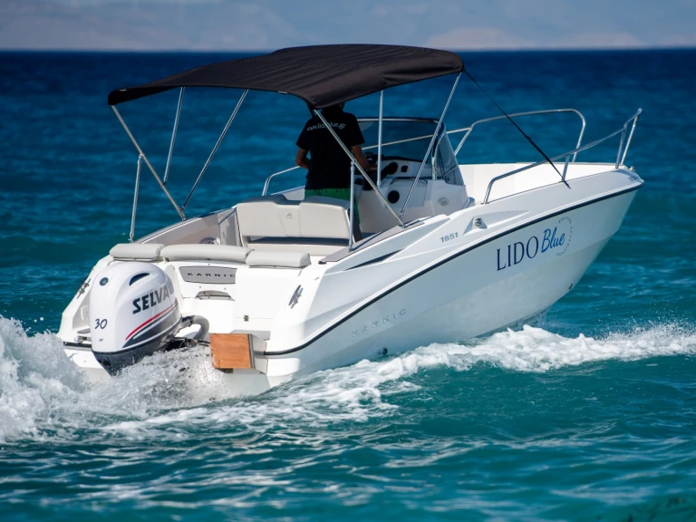 Hire Motorboat Karnic with a boat licence