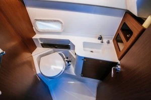 Hire Motorboat Antares with a boat licence