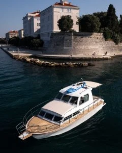 Motorboat hire in Zadar - Castelo Coronel 11
