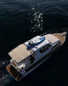 Hire Motorboat Castelo with a boat licence