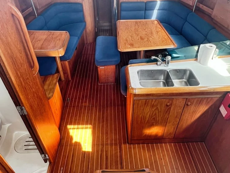 Hire Sailboat with or without skipper Jeanneau Nice