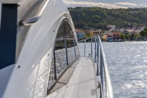 Hire Motorboat Sunseeker with a boat licence
