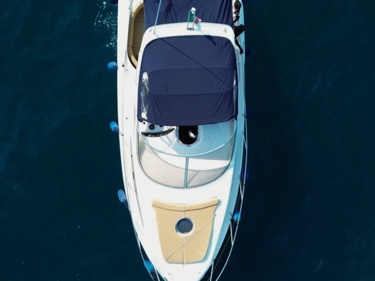 Motorboat to hire Salerno at the best price