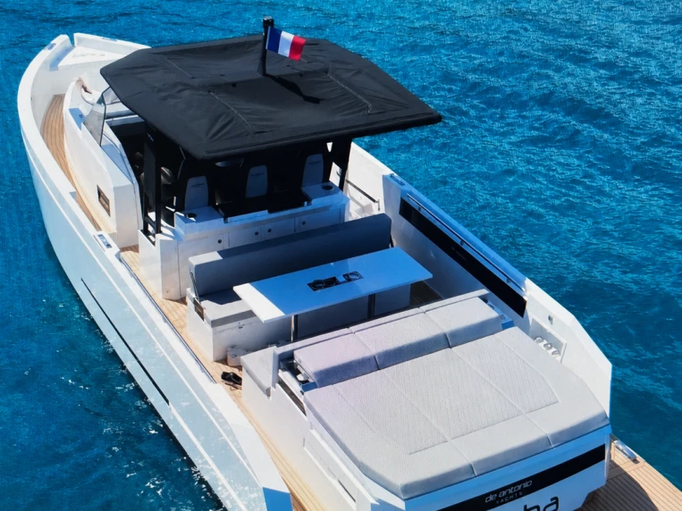 Charter a De Antonio D32 in Bandol on Samboat
