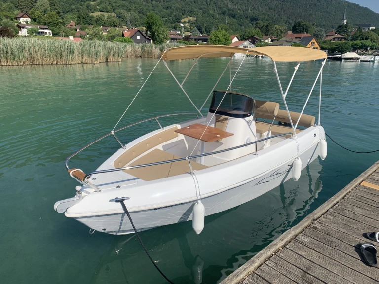 Motorboat to hire Annecy at the best price
