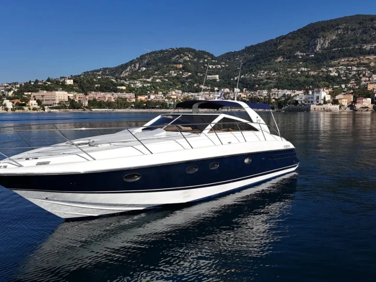 Charter a Princess Princess V42 in Beaulieu-sur-Mer on Samboat