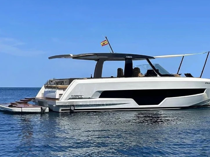 Motorboat to hire Ibiza Town at the best price