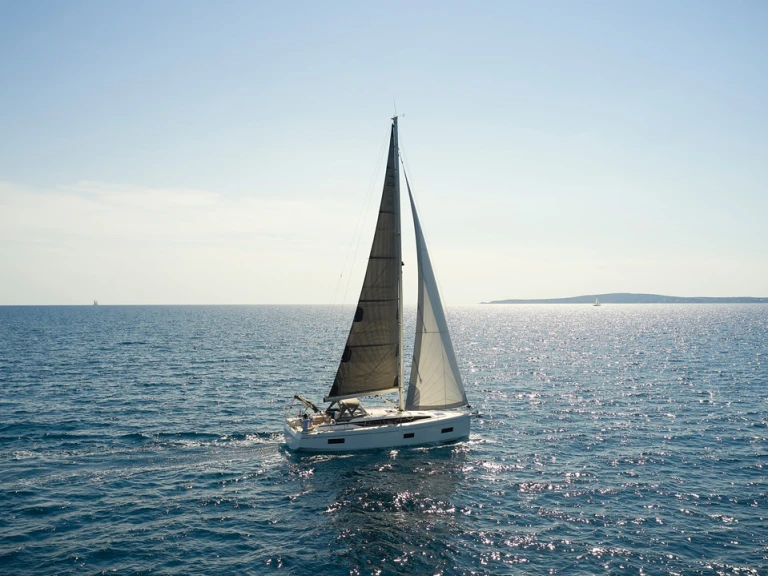 Charter a Bavaria Bavaria C38 in Gouvia on Samboat