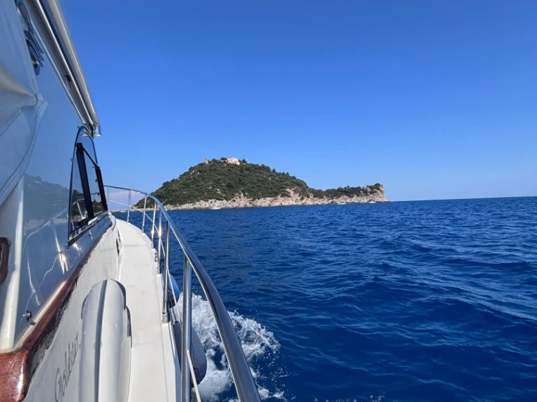 Yacht charter Alassio - Cantieri Estensi Gold star 360 C on SamBoat