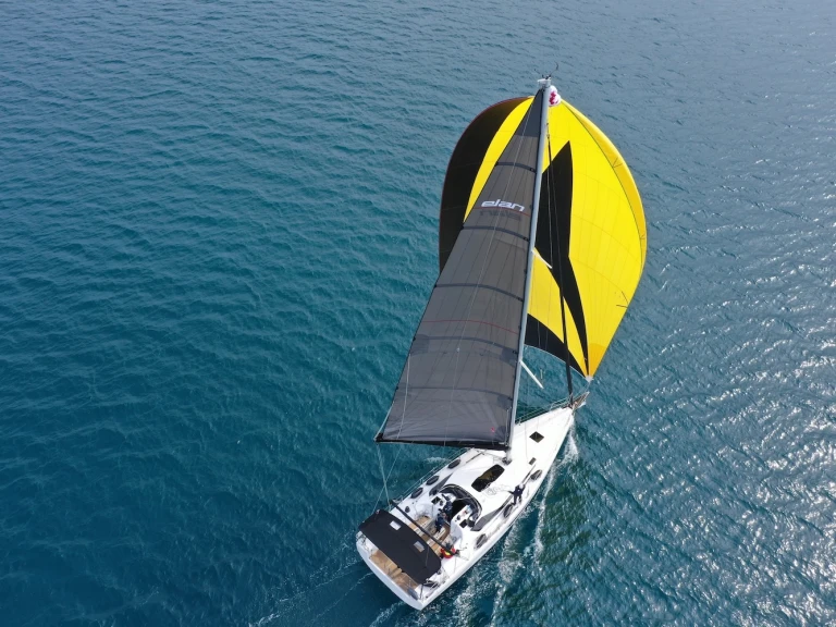 Charter a Elan Elan E6 in Biograd na Moru on Samboat