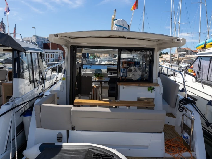 Yacht charter Biograd na Moru - Sealine Sealine C335 on SamBoat