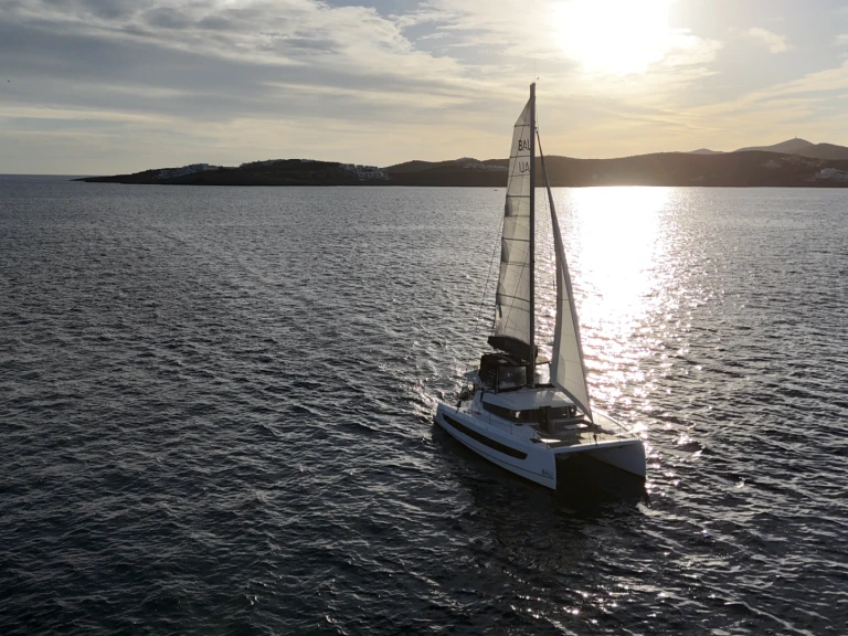 Charter a Bali Bali 4.2 in Lávrio on Samboat