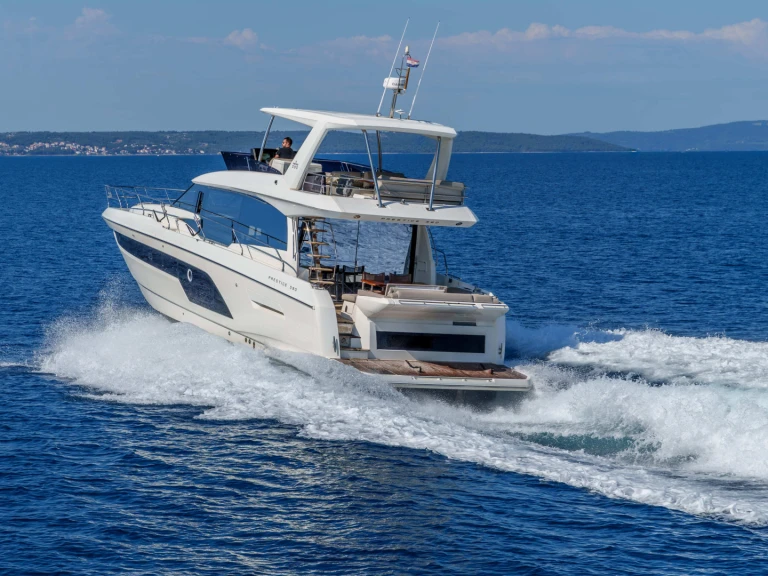 Yacht hire Podstrana cheap Prestige 590