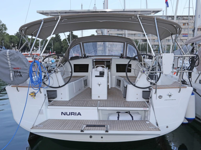 Hire a Jeanneau Sun Odyssey 415 Pula