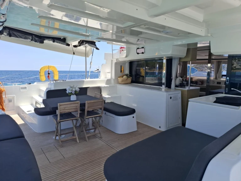 Yacht charter Dénia - Lagoon Lagoon 46 on SamBoat