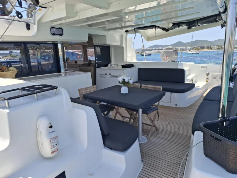 Yacht charter Dénia - Lagoon Lagoon 46 on SamBoat