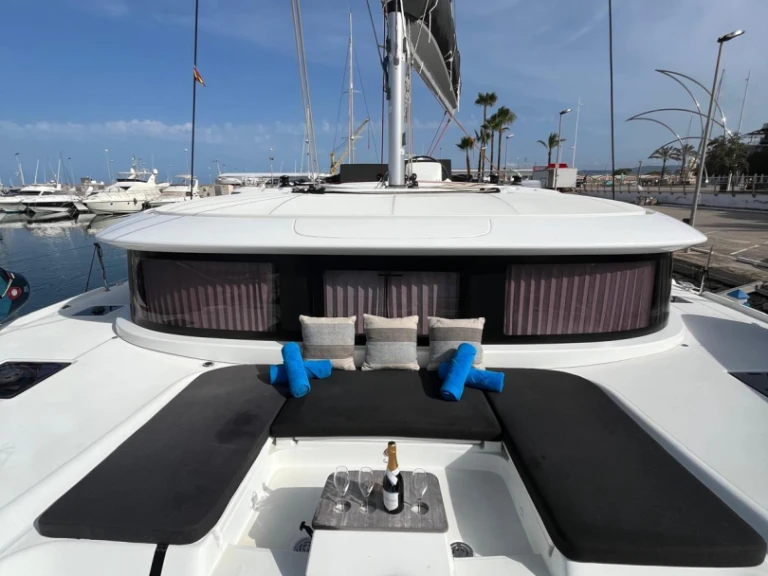 Yacht hire Dénia cheap Lagoon 46