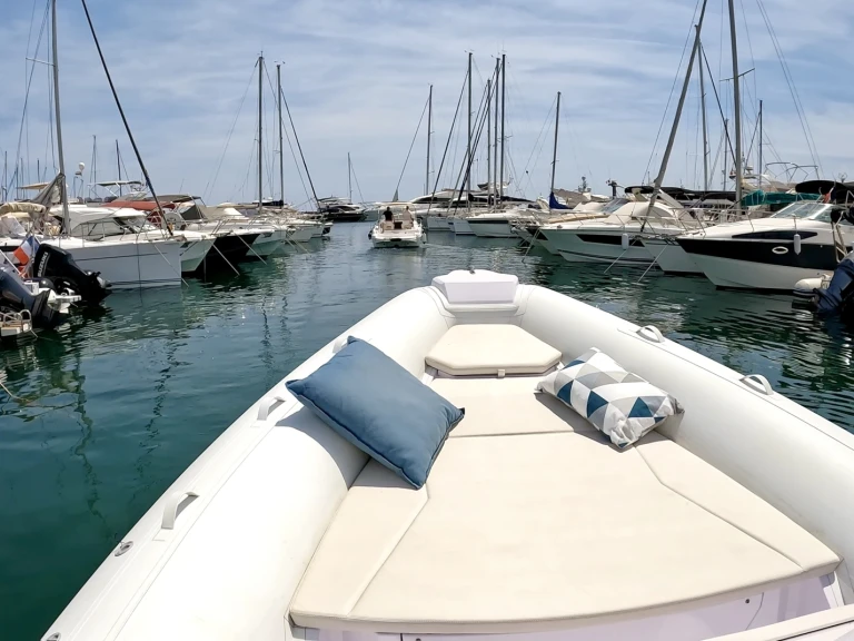 Motorboat hire in Mandelieu-la-Napoule - Stingher 24 GT