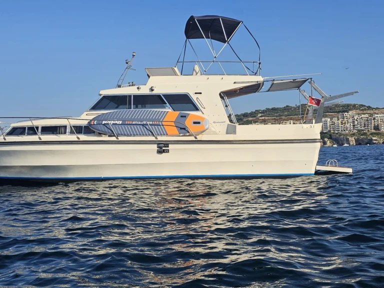 Yacht charter Xemxija - Ferretti Altura 38 Fly on SamBoat
