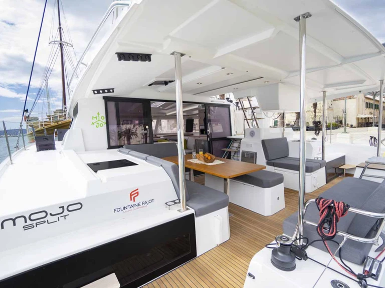 Yacht charter Pula - Fountaine Pajot Astrea 42 on SamBoat