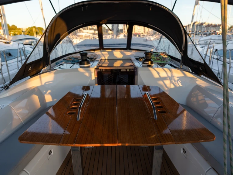 Sailboat hire in Biograd na Moru - Elan Elan E6