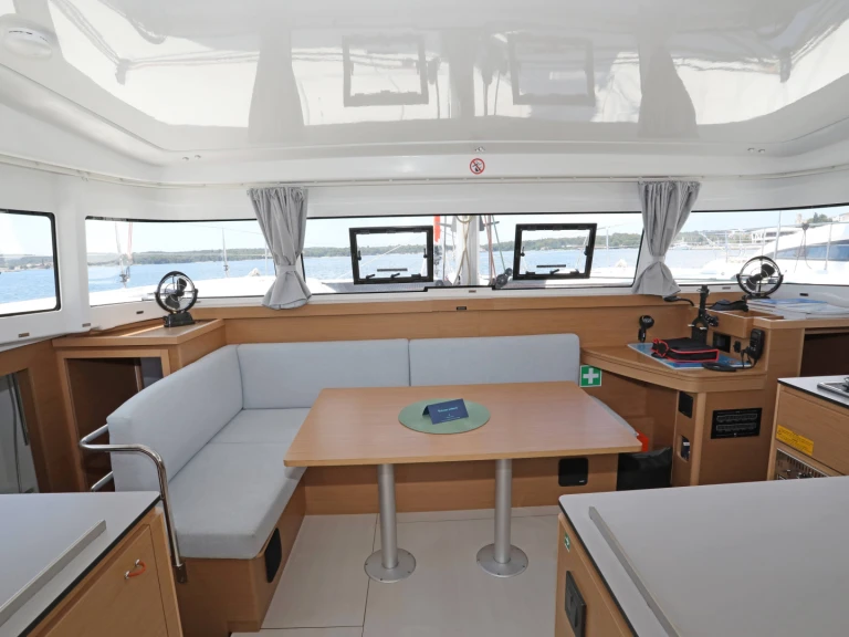 Yacht hire Pula cheap Excess 11