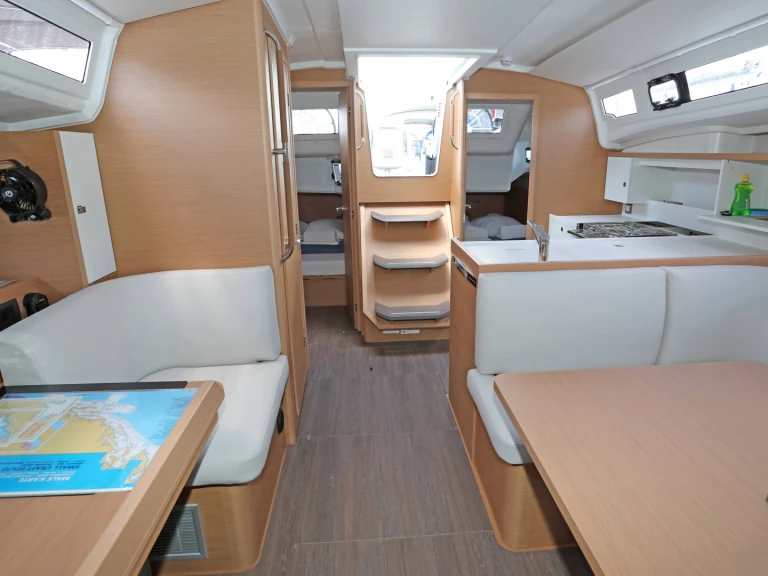 Hire a Jeanneau Sun Odyssey 415 Pula