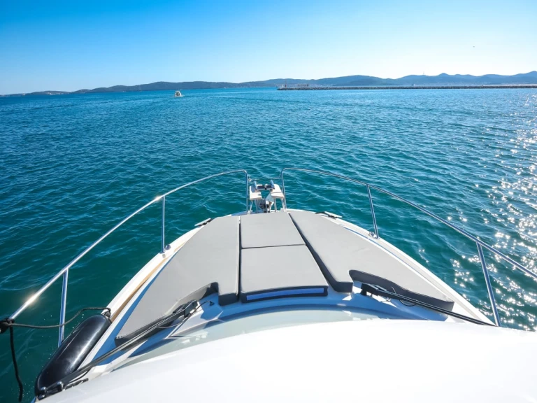 Charter a Bénéteau Antares 9 in Sukošan on Samboat