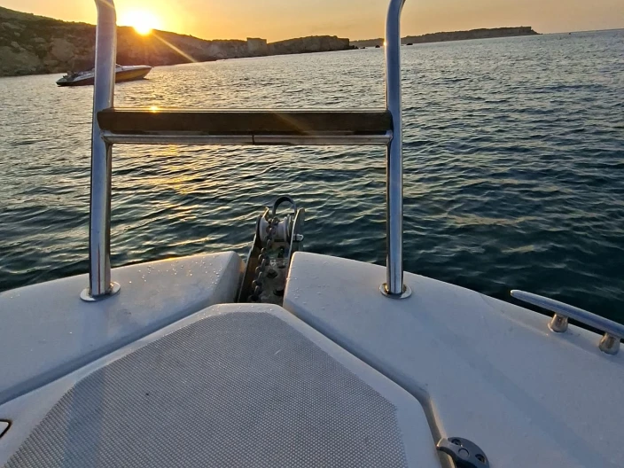 Hire Motorboat Calion with a boat licence
