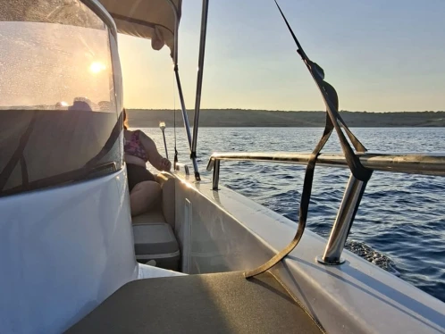 Motorboat to hire Msida Yacht Marina at the best price
