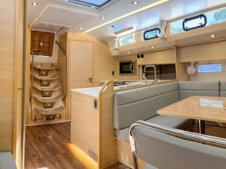 Hire Sailboat Delta Yachts with a boat licence