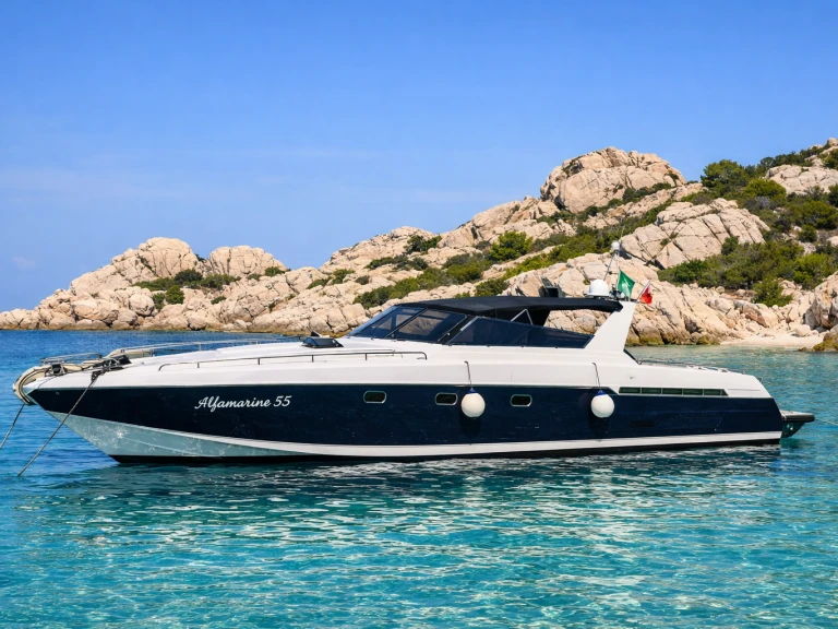 Hire Luxury Yacht Alfamarine with a boat licence