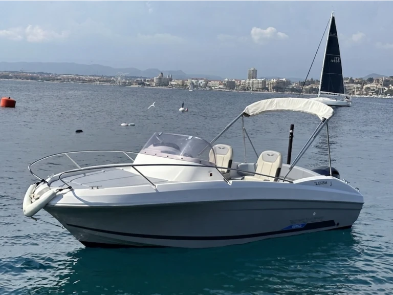 Bénéteau Flyer 6.6 SUNdeck charter bareboat or skippered in  Saint-Raphaël