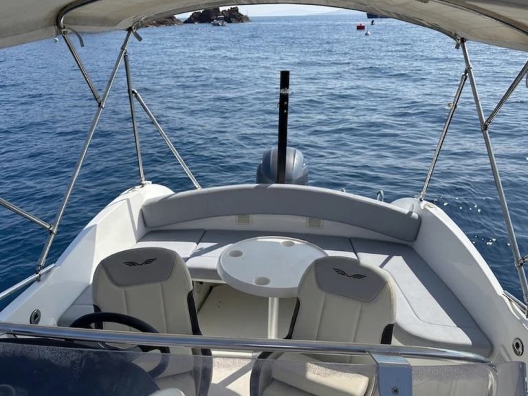 Yacht charter Saint-Raphaël - Bénéteau Flyer 6.6 SUNdeck on SamBoat