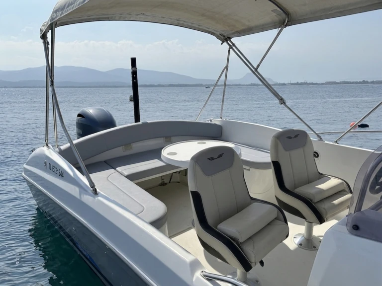Yacht hire Saint-Raphaël cheap Flyer 6.6 SUNdeck