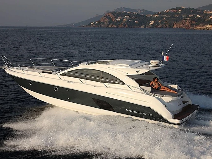Hire Motorboat MonteCarloYachts with a boat licence