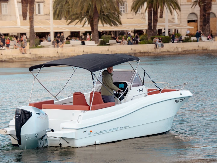 Motorboat to hire Split Ferry Port at the best price