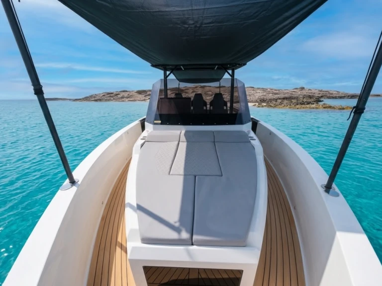 Hire Motorboat De Antonio with a boat licence