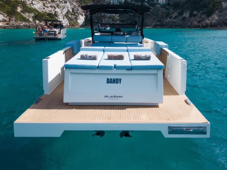 Hire Motorboat De Antonio with a boat licence
