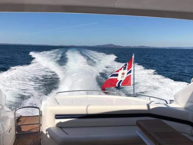 Hire Motorboat with or without skipper Sunseeker Capri