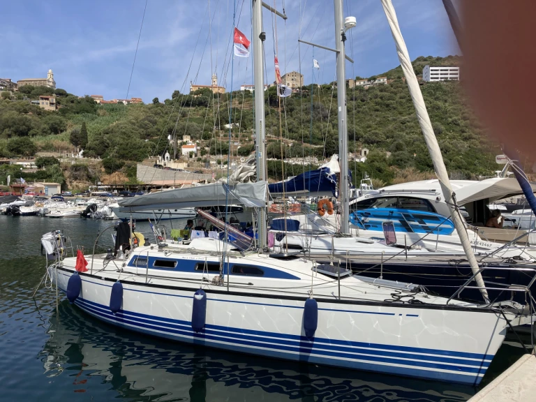 Sailboat hire in Saint-Mandrier-sur-Mer - X-Yachts X-362