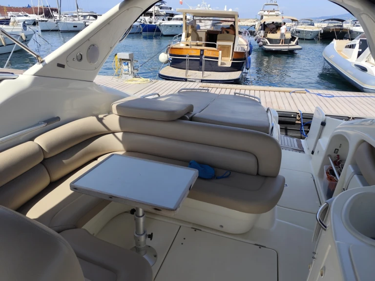 Yacht charter Castellammare di Stabia - Cranchi Endurance 39 on SamBoat