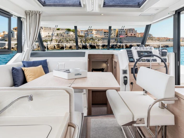 Yacht charter Juan-les-Pins - Bénéteau Swift Trawler 41 Fly on SamBoat