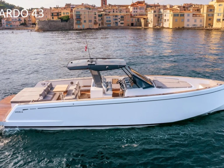 Motorboat hire in Juan-les-Pins - Pardo Yachts Pardo 43