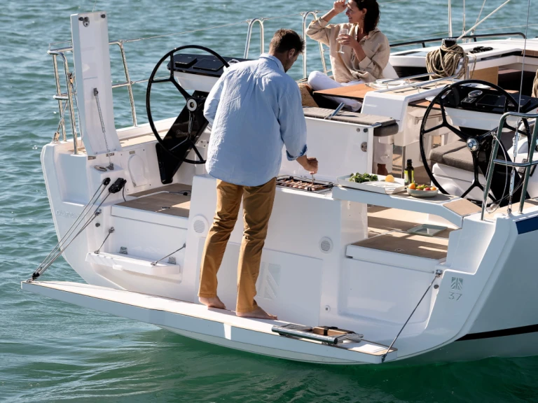 Yacht hire Bandol cheap DUFOUR 37 KA