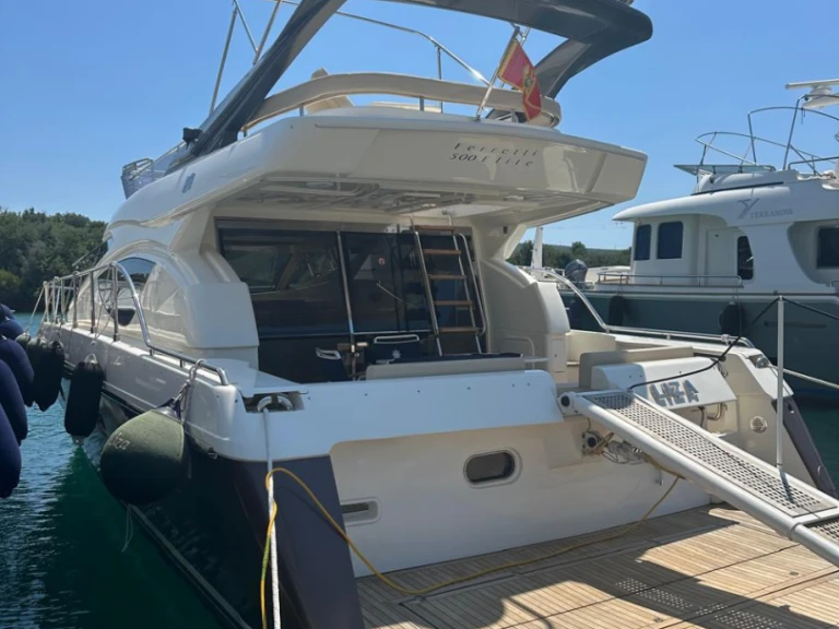 Hire Motorboat with or without skipper Ferretti Tivat