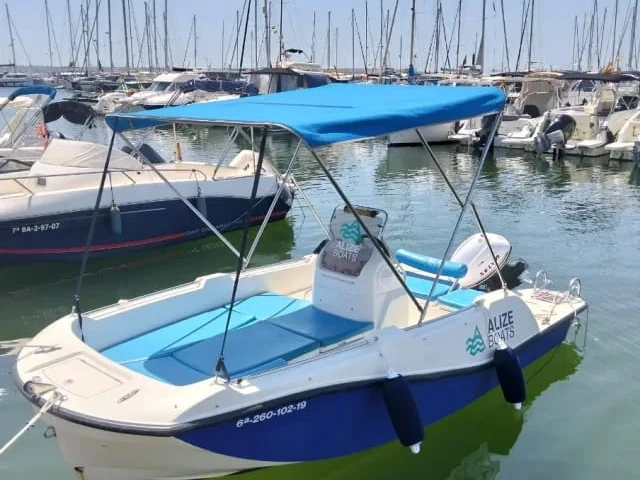 Hire Motorboat V2 BOATS with a boat licence